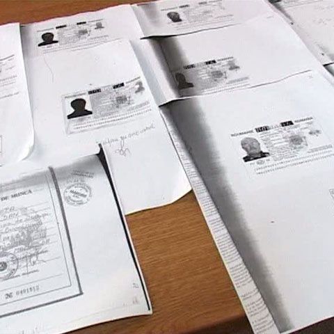 Un pensionar din Timişoara şi-a făcut 12 identităţi false