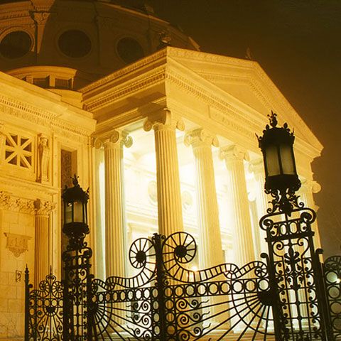  Ioan Holender va fi directorul artistic al Festivalului "George Enescu" şi la ediţia din 2011