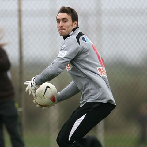 Dinamo - Matache a suferit o entorsă la genunchi şi va lipsi cel puţin trei săptămâni