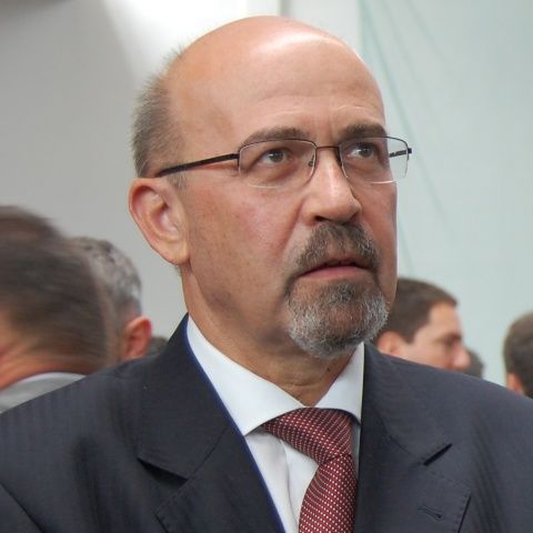 Marko Bela este nemulţumit de ridicarea unei statui pentru gen. Guşă şi numeşte revoluţionarii \"triştii eroi din \'90\". Cum comentaţi?