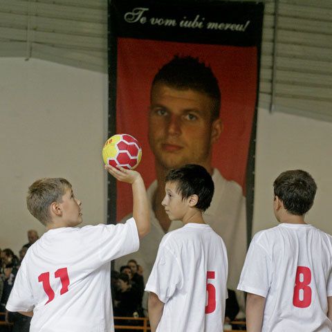 Handbal / România - Ungaria, scor 31-30, în partida amicală jucată în memoria lui Marian Cozma