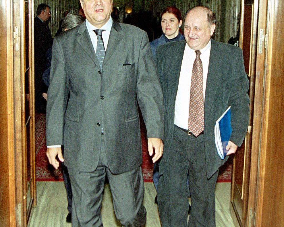 Cozmâncă despre conducerea PSD: Indivizi şi grupuri care nu doresc decât să-şi împartă "mălaiul şi caşcavalul" 