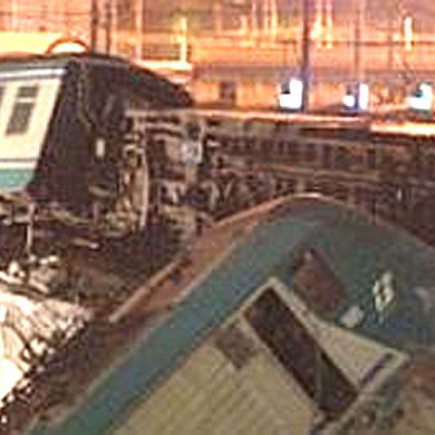 Un tren de călători a deraiat în apropiere de Milano