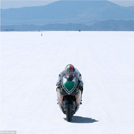 Super motocicleta electrică bate recordul de viteză: 241 de km pe oră! - VEZI VIDEO