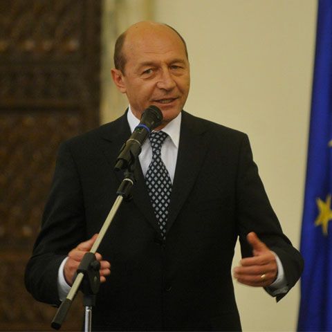 Băsescu: Foarte mulţi, mai ales tineri, propagă dispreţul pentru valorile româneşti