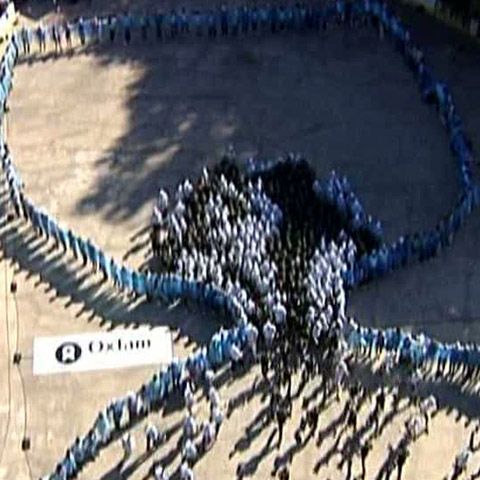 Mii de activişti au format o sculptură umană la New York pentru a atrage atenţia asupra încălzirii globale