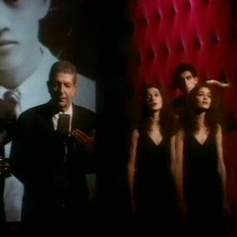 Cântăreţul Leonard Cohen şi-a revenit după ce leşinase pe scenă, în timpul unui concert