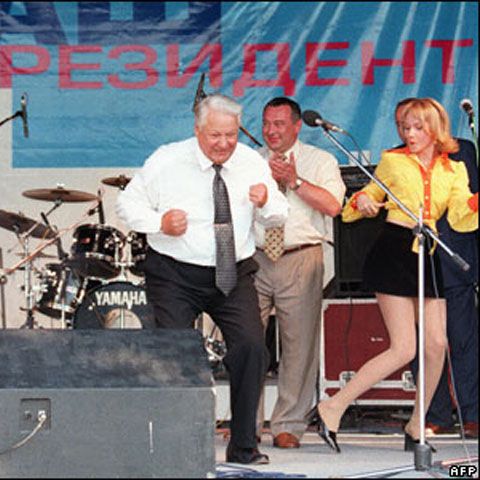 Elţîn s-ar fi îmbătat în timpul unei vizite în SUA şi ar fi ieşit în chiloţi în faţa Casei Albe