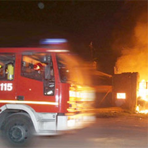 Un mort şi şase răniţi într-un incendiu izbucnit la o clinică privată din Roma