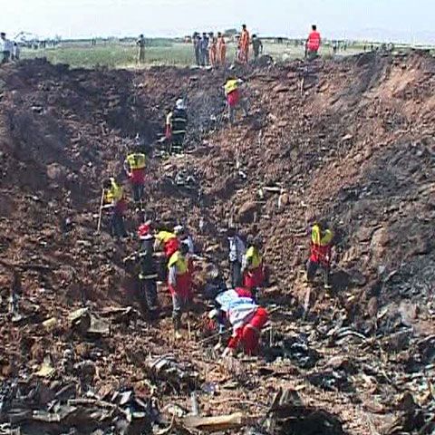 Şapte morţi, în urma prăbuşirii unui avion militar iranian lângă Teheran