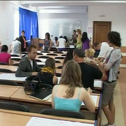 Studenţii basarabeni acuză Ministerul Educaţiei că nu a publicat lista celor admişi în universităţile din România