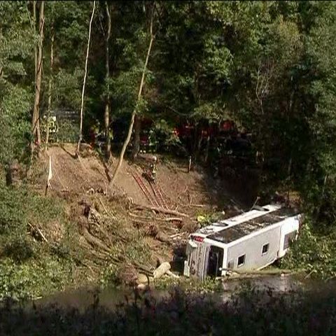 Cinci morţi şi şase răniţi după ce un autocar a căzut într-un râu din Germania