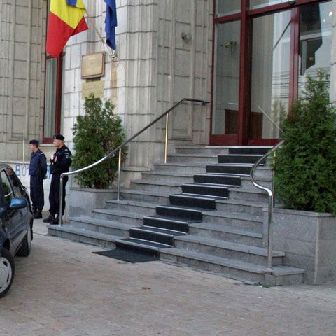 Ministerul Justiţiei susţine că nu poate trimite în Parlament alte forme ale proiectelor de Coduri de procedură