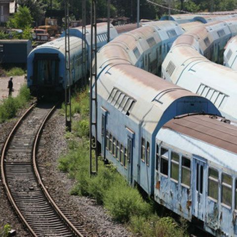Traficul a 42 de trenuri a fost perturbat de furtul mai multor componente de cale ferată