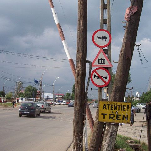 Se întâmplă în România: Tren împins de oameni. VEZI VIDEO
