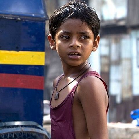 Viaţa unuia dintre copiii din "Slumdog Millionaire" a devenit subiect de carte