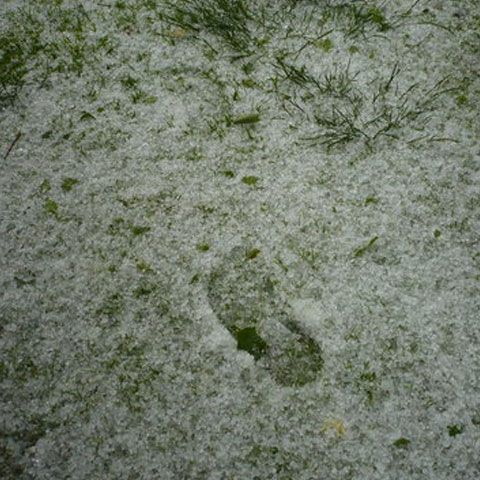 Un orăşel din Georgia a fost lovit de o violentă ploaie cu gheaţă 