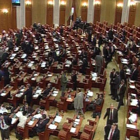 Peste 8 miliarde de lei de la buget se duc anual pentru pensiile speciale. Cum comentaţi? 