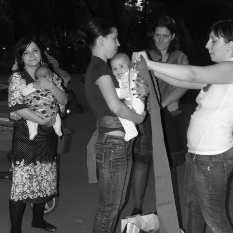 "Mami, alăptează-mă", o întâlnire a mamelor pentru dreptul a alăpta în public