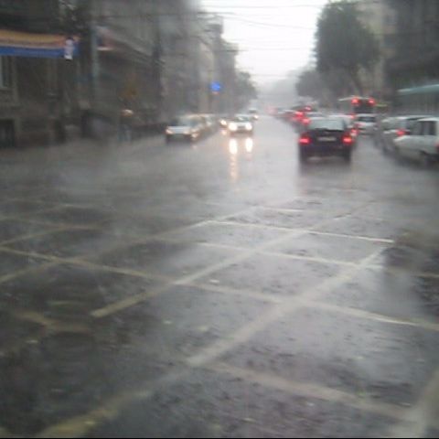 Se întorc ploile şi vremea se răceşte în următoarele zile. VEZI PROGNOZA METEO