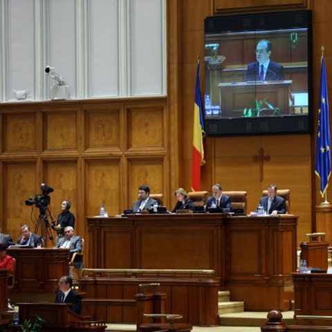 A doua moţiune de cenzură a opoziţiei împotriva Cabinetului Boc, în dezbaterea Parlamentului. Pică guvernul? 