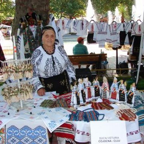 Demonstraţii de artă populară tradiţională la Târgul Meşteşugarilor