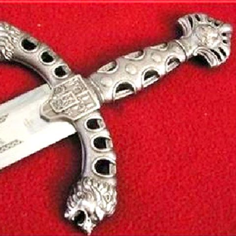 Cea mai mare comoară arheologică anglo-saxonă, descoperită de un şomer englez