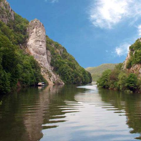 Autorităţile au derulat un exerciţiu internaţional de simulare a poluării accidentale pe Dunăre