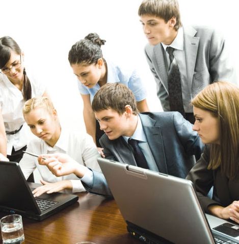 Tinerii vor să muncească gratis trei luni, companiile spun pas