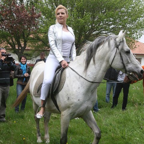 Elena Udrea merge astăzi la sărbătoarea "Răvăşitul oilor"