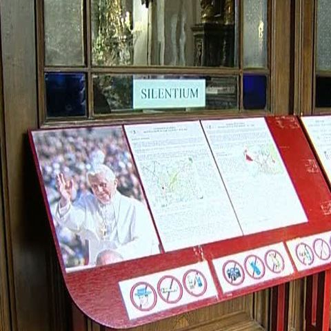 Papa Benedict al XVI-lea a început sâmbătă o vizită de trei zile în Cehia 