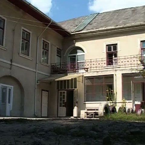 Angajaţii Spitalului Zlatna, la un pas de a intra în şomaj tehnic, pentru că instituţia a rămas fără bani de salarii