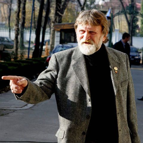 Vasile Ion spune că a fost huiduit în Senat de "un huligan", aflat în vizită la Geoană