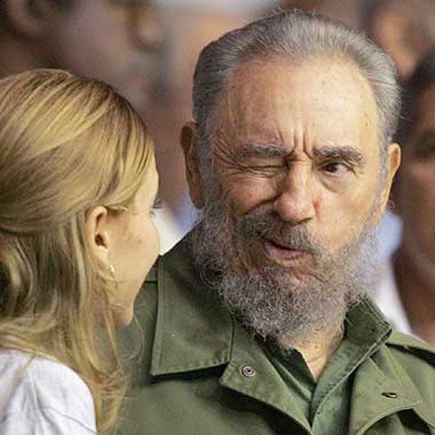 Fidel Castro are cel puţin 10 copii, potrivit unei noi cărţi