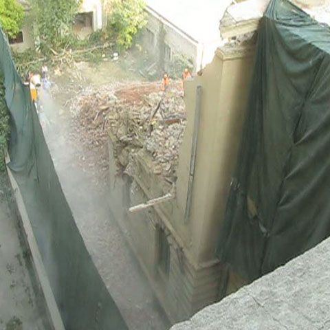 O clădire monument istoric din Capitală a fost demolată necontrolat, afectând şi imobilele din apropiere