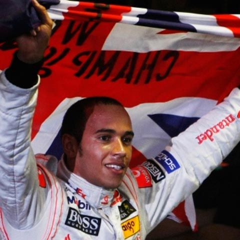 Fomula 1: Lewis Hamilton a câştigat G.P.-ul de la Singapore! Button aproape de titlu