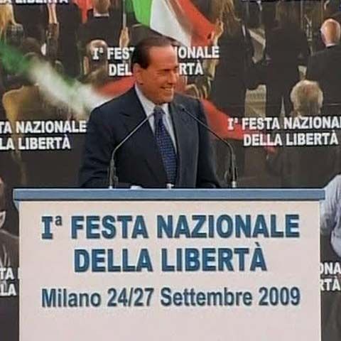 Berlusconi face din nou glume pe seama lui Obama, numindu-l "un tip bronzat"