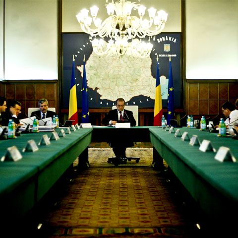 Boc: Nu există probleme cu achitarea salariilor şi pensiilor, nici acum şi nici anul viitor