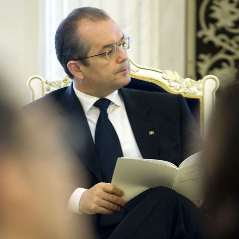 Boc: Guvernul va aproba miercuri o OUG pentru a soluţiona problema finanţării din sistemul sanitar