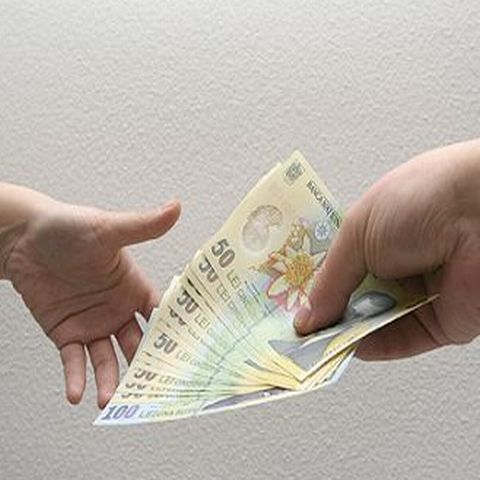 Salariu minim de peste 650 de lei, cu condiţia modificării legislaţiei muncii