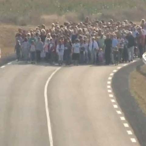 Soluţie originală pentru a obţine contrucţia unei autostrăzi: francezii au făcut un cântecel!