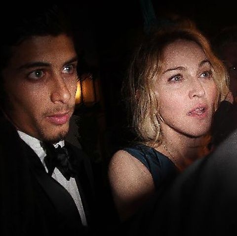 Madonna, pregătită să se mărite cu Jesus Luz