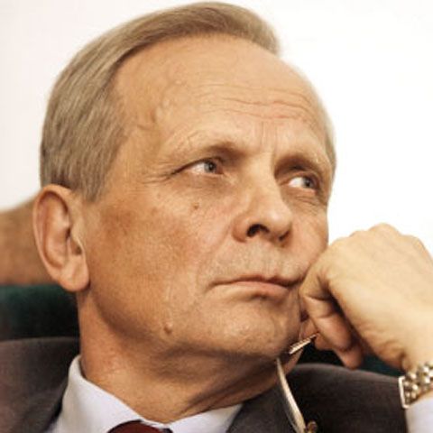 Theodor Stolojan: România riscă să intre într-un derapaj economic 