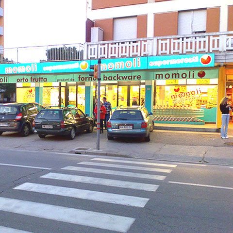 Un român a fost împuşcat în faţa unui supermarket din Roma