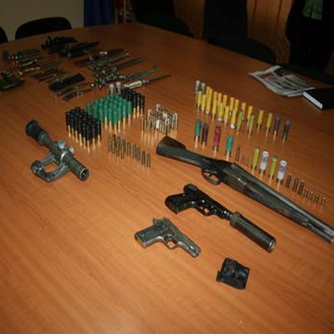 Cartuşe de vânătoare, transportate ilegal, au fost confiscate de oamenii legii