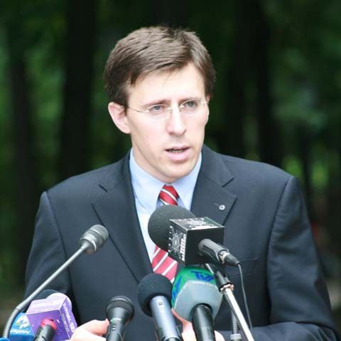 Primarul Chişinăului, bruscat de pensionari după majorarea tarifelor la apă şi transport public