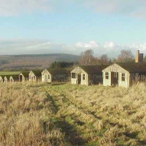 Ce mai poţi cumpăra pe eBay: Doi britanici vând o tabără de prizonieri din al Doilea Război Mondial