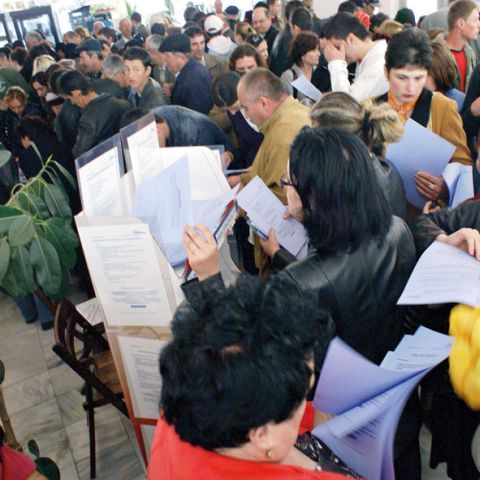 La Alba Iulia s-au făcut angajări în plină criză financiară