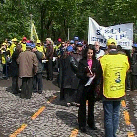 Bugetarii au pichetat pe 30 septembrie sediile PDL şi PSD. VEZI VIDEO