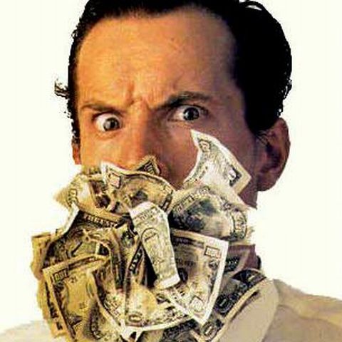 Un poliţist de frontieră a încercat să înghită mita primită pentru a muşamaliza un dosar